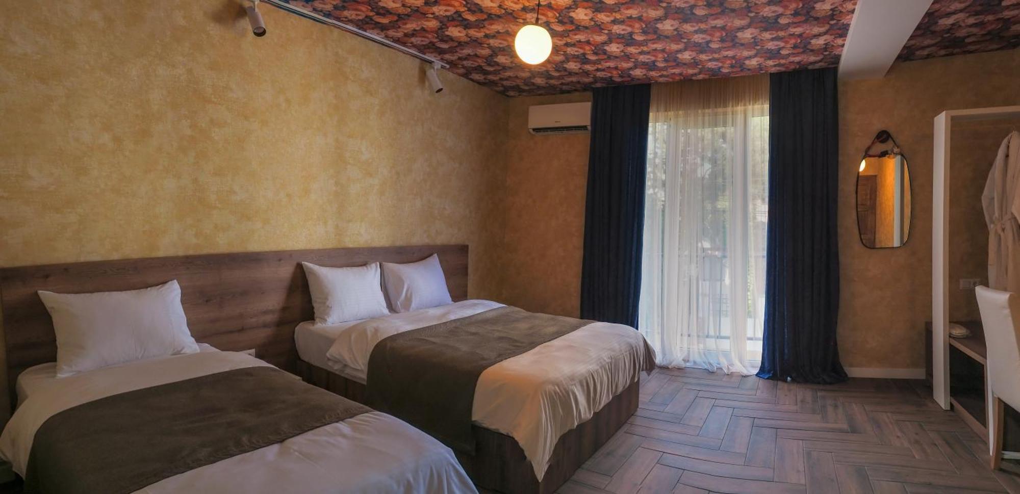 Hotel Hills In Old Tbilisi ภายนอก รูปภาพ