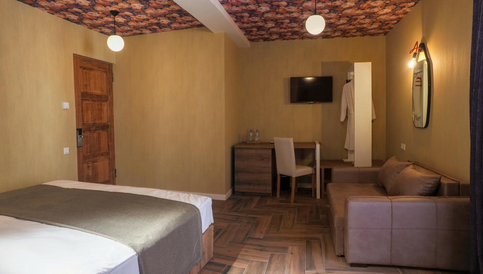 Hotel Hills In Old Tbilisi ภายนอก รูปภาพ