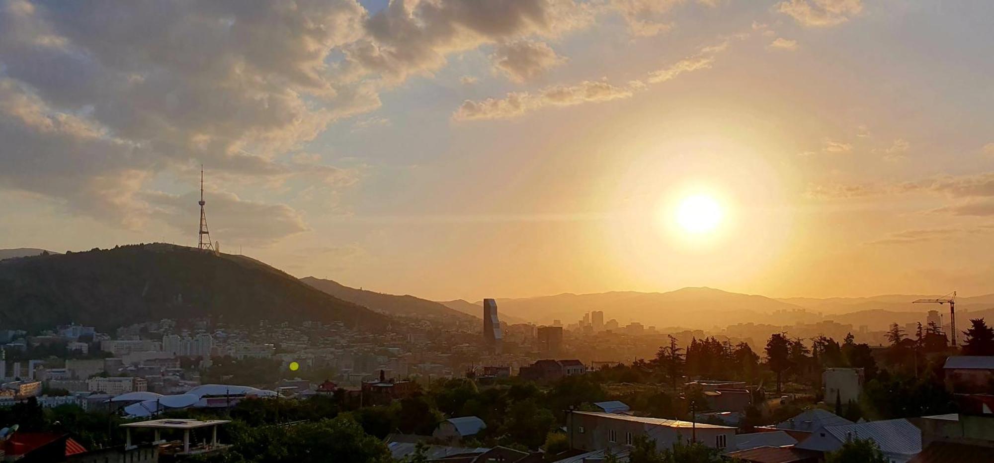 Hotel Hills In Old Tbilisi ภายนอก รูปภาพ