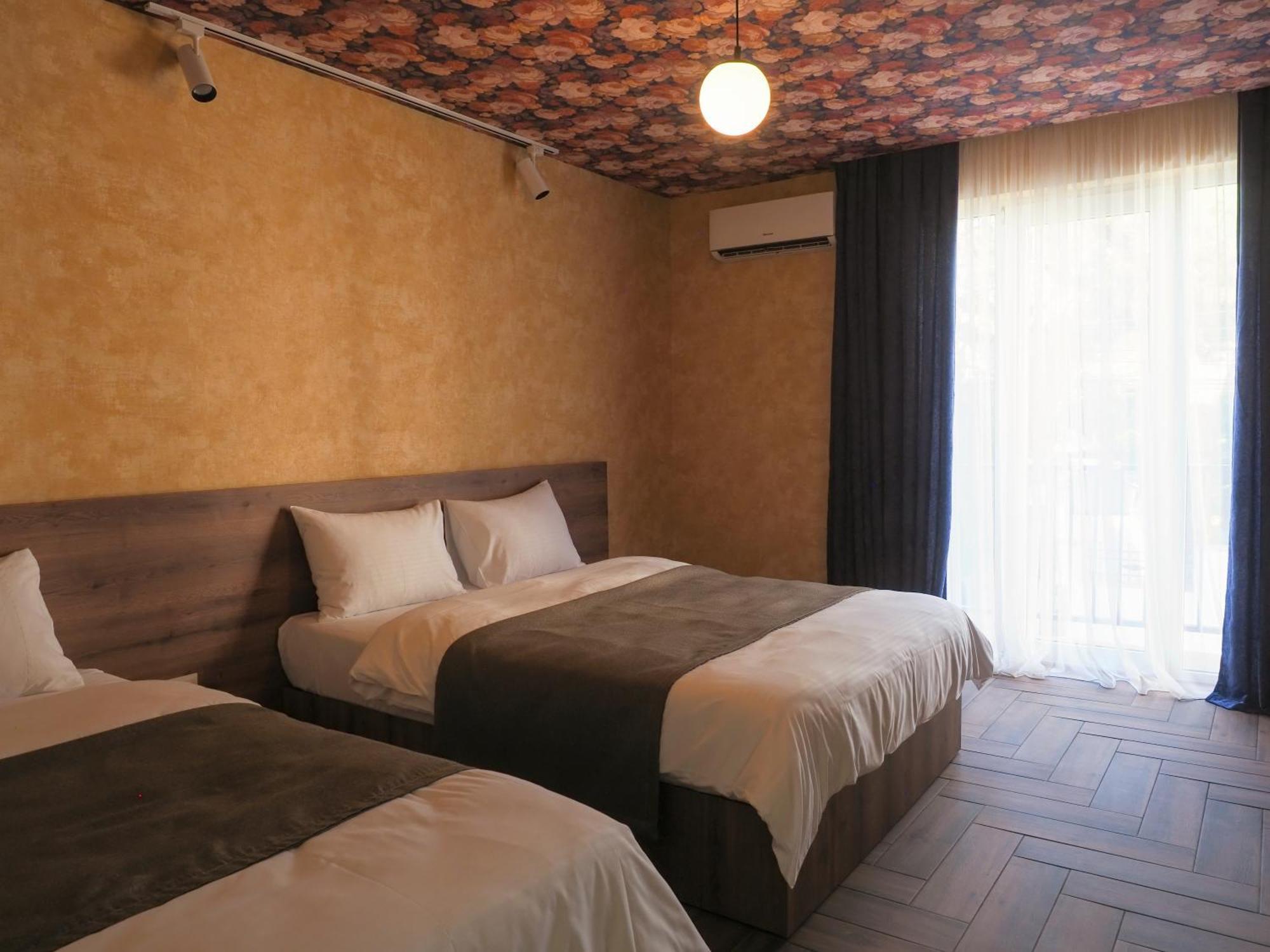 Hotel Hills In Old Tbilisi ภายนอก รูปภาพ