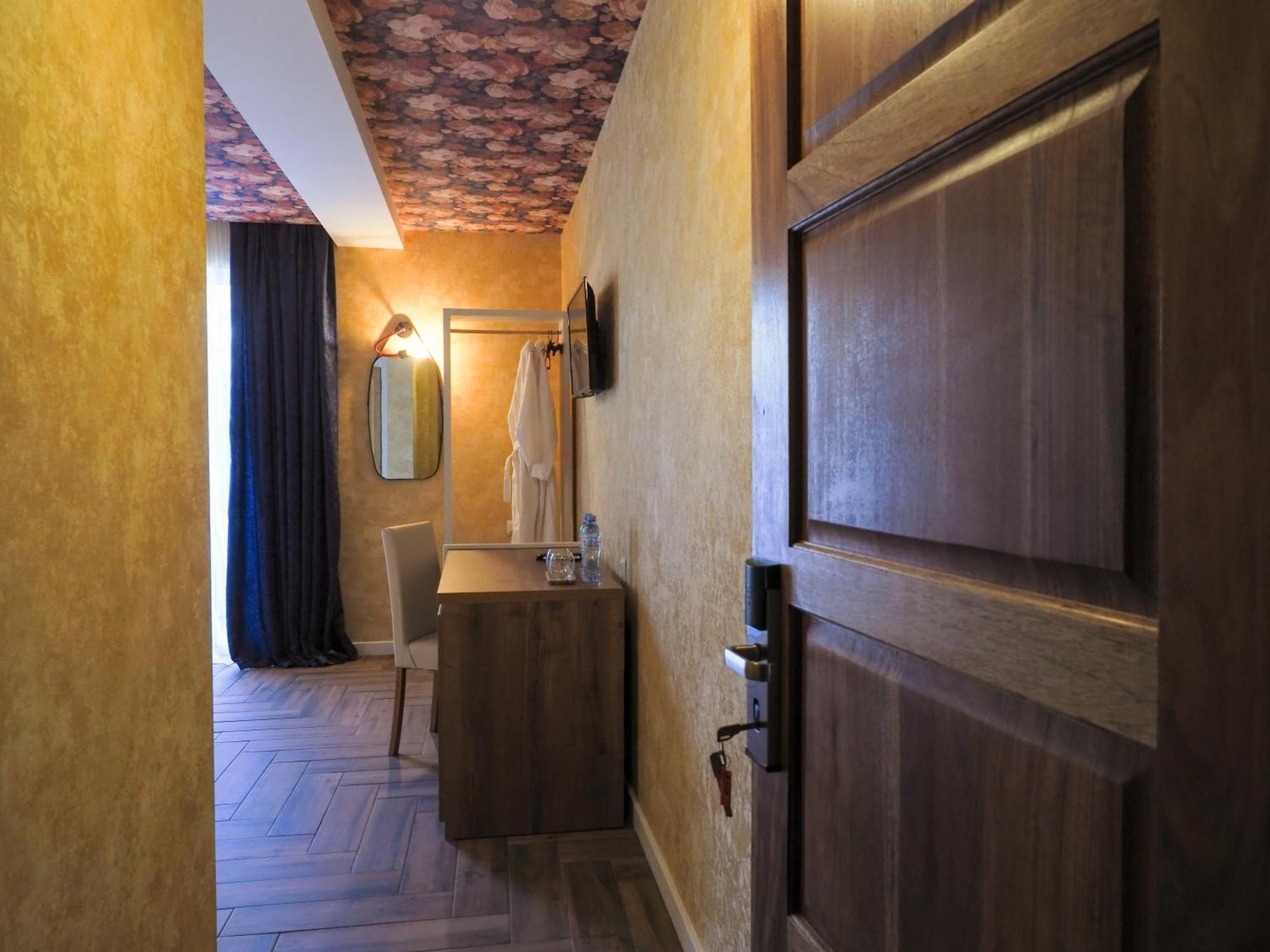 Hotel Hills In Old Tbilisi ภายนอก รูปภาพ