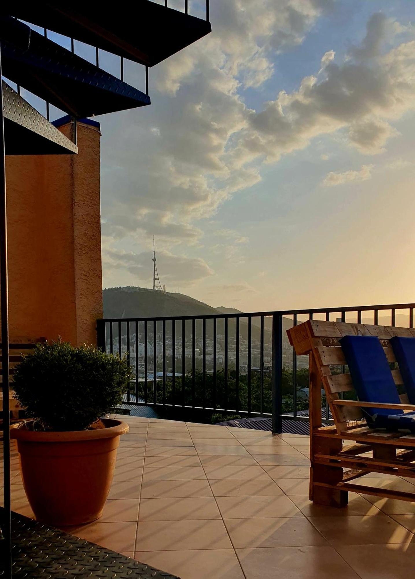 Hotel Hills In Old Tbilisi ภายนอก รูปภาพ