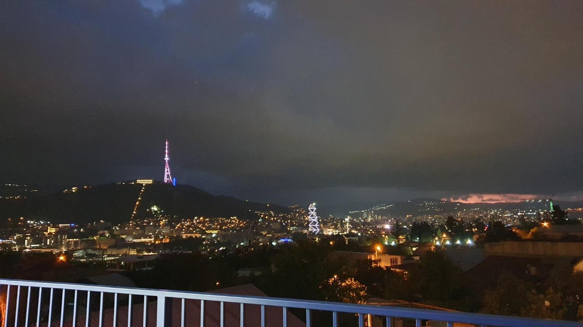 Hotel Hills In Old Tbilisi ภายนอก รูปภาพ